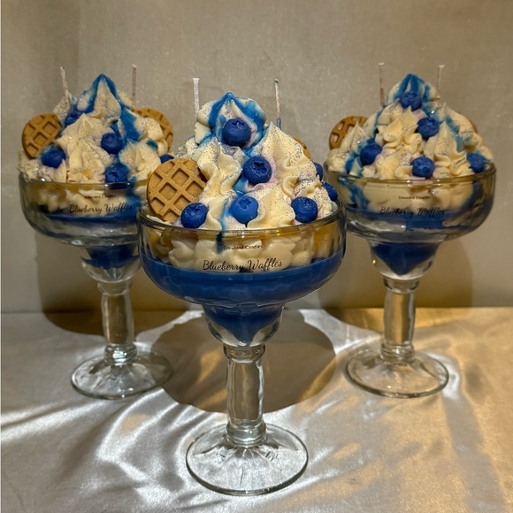 Blueberry Waffles Dessert Candle 🫐🧇 - Picture 3 of 3